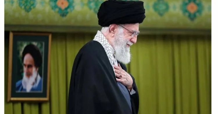 Xamenei İsrail hərbçilərinin hədəfidir Nüfuzlu nəşr YAZDI