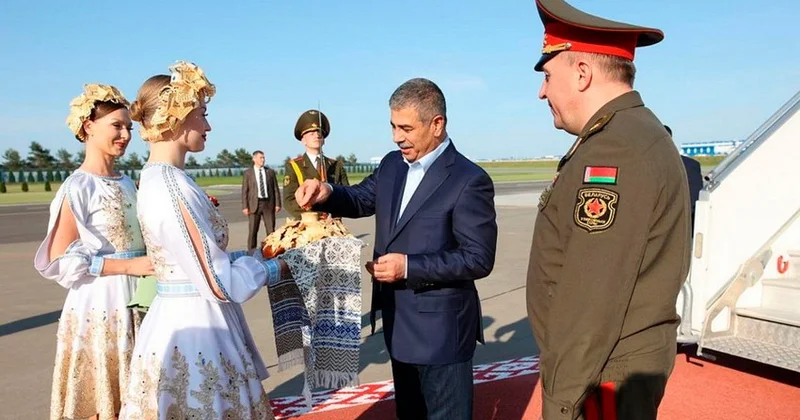 Azərbaycanın müdafiə naziri Belarusa rəsmi səfər edib