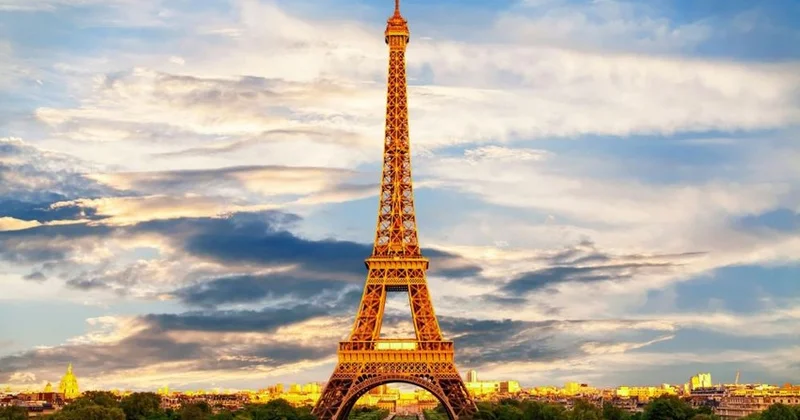 Parisdə Azərbaycanın mədəni irsinə həsr olunmuş kitabların təqdimatı keçirilib