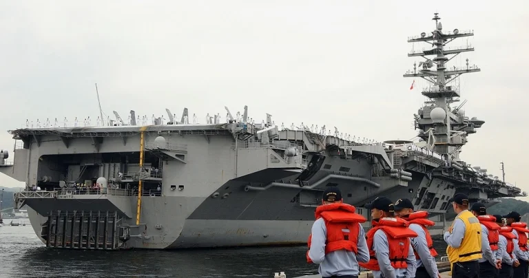 Авианосец USS Nimitz изменил курс: вместо Вьетнама направляется на Ближний Восток
