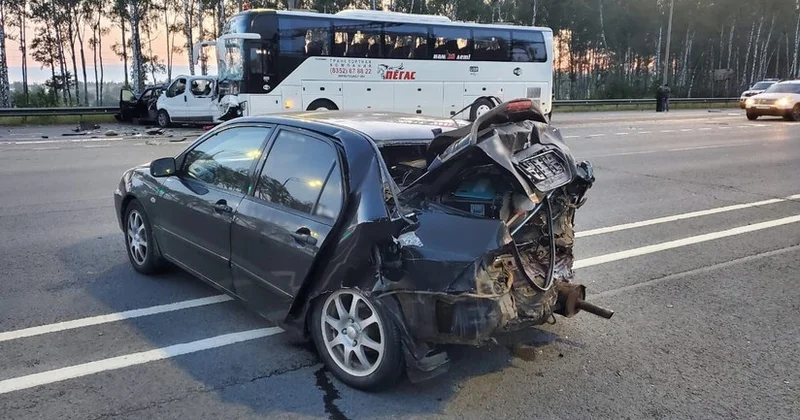 Во Владимирской области РФ три человека погибли в ДТП с автобусом