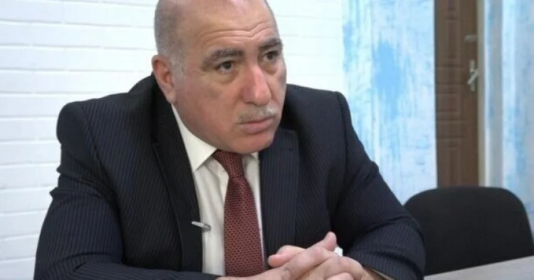 Pənah Hüseyn AXP sədrliyindən gedib