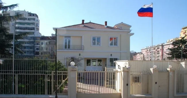 Взрывная волна повредила окна в квартирах сотрудников посольства РФ в Израиле