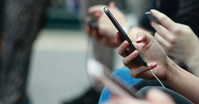 İtaliyada məktəblərdə telefon QADAĞASI