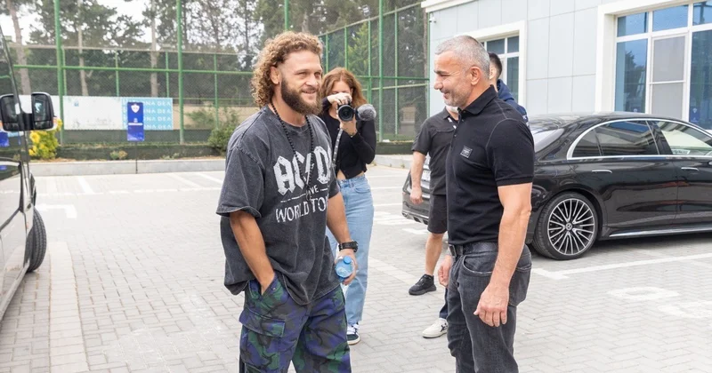 Qurban Qurbanovdan Rafael Fiziyevə hədiyyə FOTO