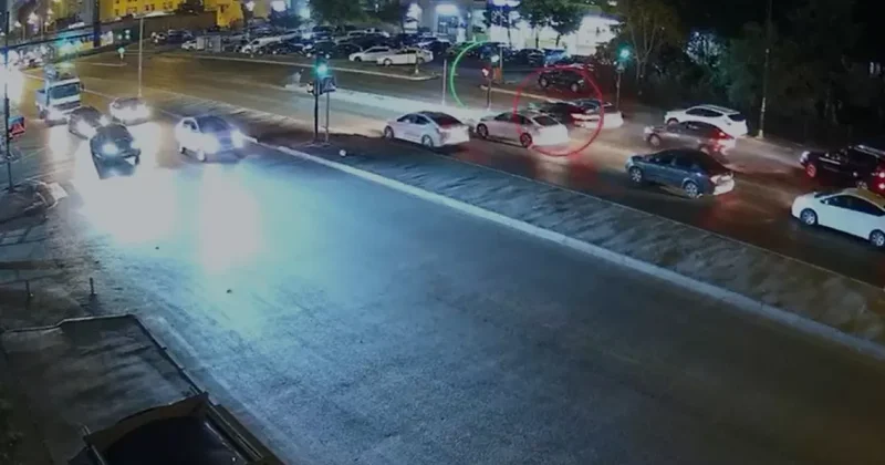 Бакинский водитель протаранил стоявшие перед светофором машины ВИДЕО