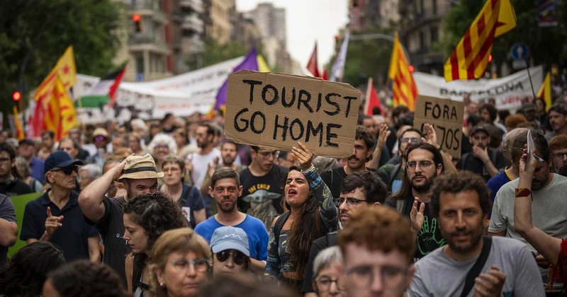 В южной Европе прошли митинги против массового туризма