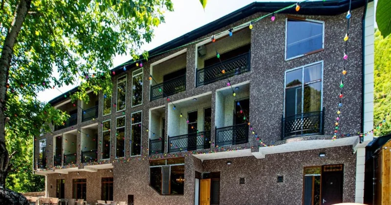 İsmayıllıda hotel yandı