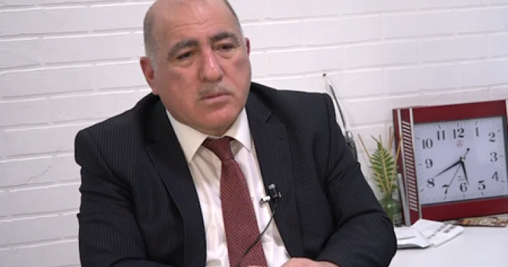 Pənah Hüseyn tampcası: Sədrdir, ya sədr deyil?