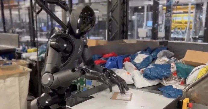 Məşhur avtomobil şirkətinin işçiləri robotlardır VİDEO