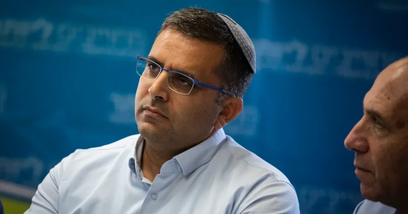 Təhlükəsizlik qüvvələri israilli naziri Bakıdan belə təxliyə edib