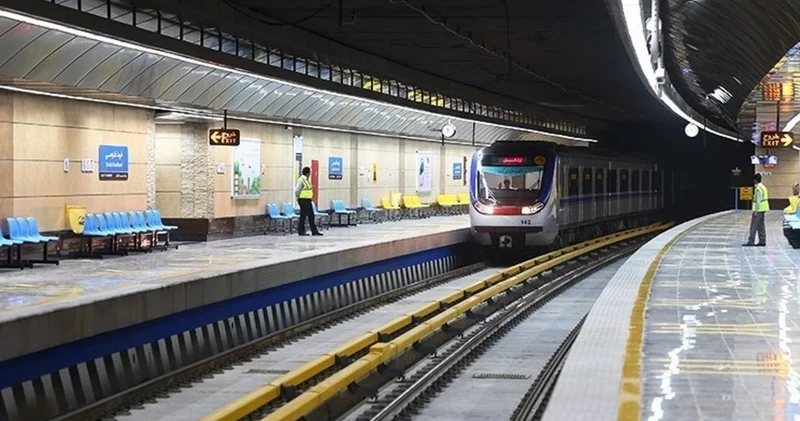 Tehran metrosu hazırda sığınacaq kimi istifadə olunur