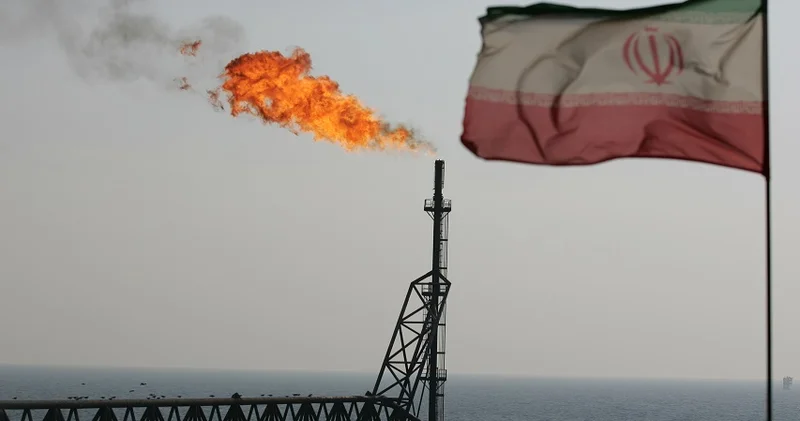 Иран приостановил добычу газа на Южном парсе после удара Израиля