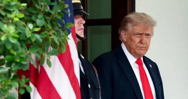 Трамп заявил о необходимости немедленно эвакуироваться всем из Тегерана