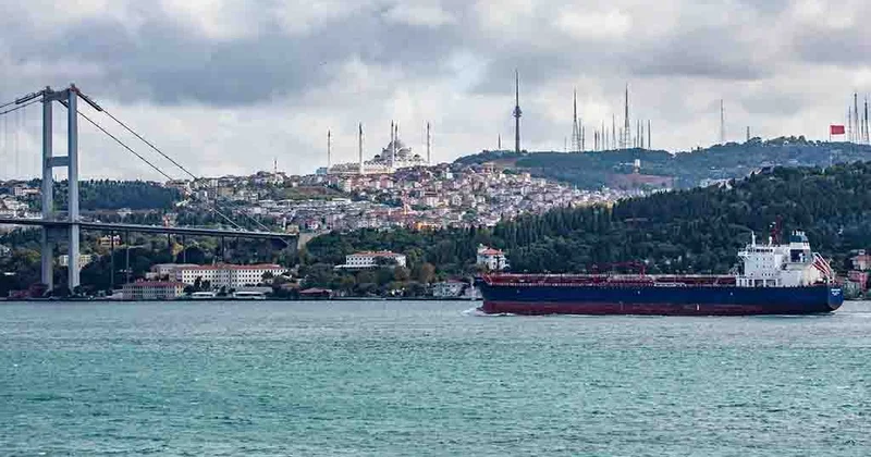 Türkiyə iyuldan Bosfor və Dardanel boğazlarından keçən gəmilər üçün haqları 15% artıracaq