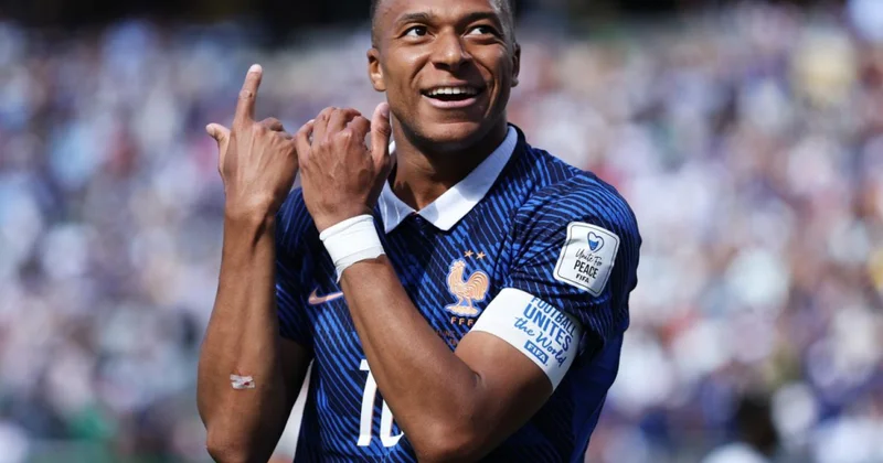 Mbappe dünya çempionatlarında vurduğu qolların sayına görə Peleni geridə qoyub