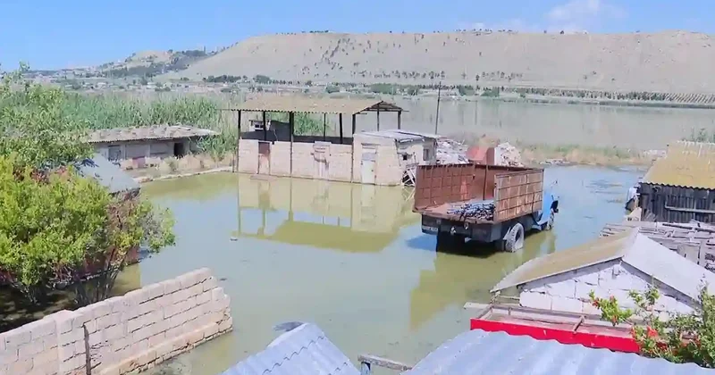 “Xocəsən gölü”daşdı, evlər suyun içində qaldı Video