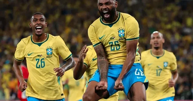 Neymar poker adətini braziliya millisinə də gətirdi FOTO