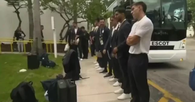 ABŞ da milli komanda polis iti ilə yoxlanıldı Video