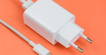 Şarj cihazınızı daim elektrik şəbəkəsinə qoşulu qoysanız nə baş verər?