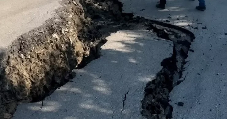 Qubada yol çökdü
