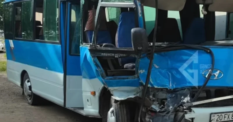 В Гяндже пассажирский автобус врезался во внедорожник