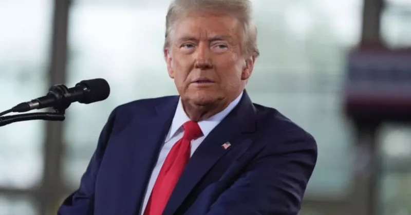 Трамп назвал безумием поставки оружия Украине