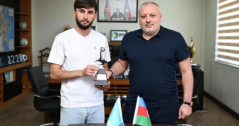 Əvəzedicilər Liqasının bombardiri Elçin Qasımov mükafatlandırılıb