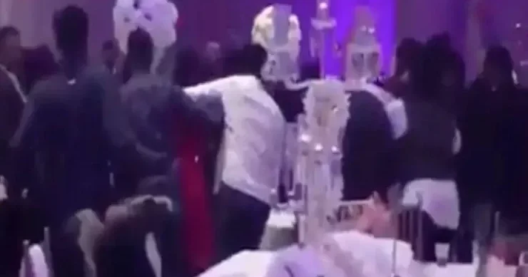 Toyda bir birini bıçaqlayanlar məhkəmədə barışdı