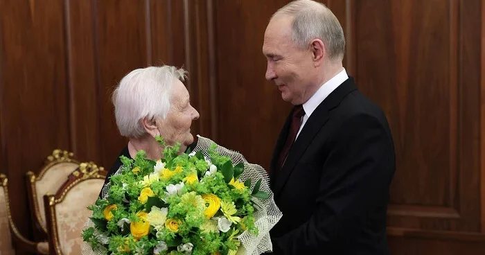Müəlliməsi Putinə məsləhət verdi: Özünə sübut etməyə çalış...
