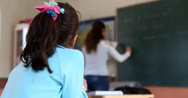 Bu müəllimlərin məktəbdə işləməsi düzgün deyil SƏRT AÇIQLAMA