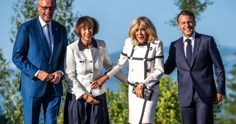 Makron və Merts sammitdən əvvəl xanımlarını səhv saldı: G7 öncəsi maraqlı an