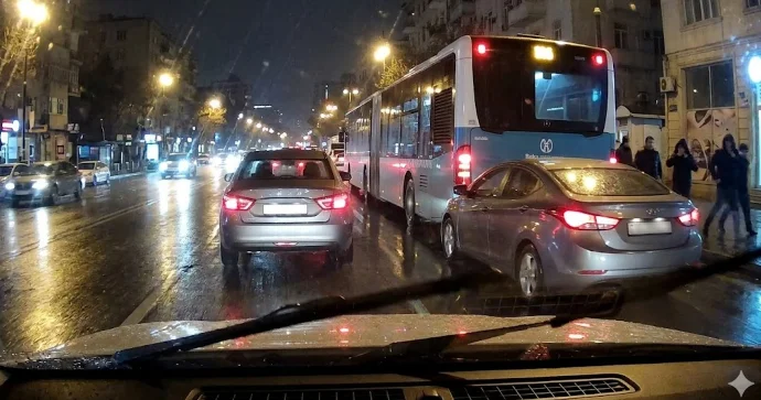 Avtobusların yanından keçərkən bunu etməyin Mütəxəssisdən sürücülərə XƏBƏRDARLIQ VİDEO