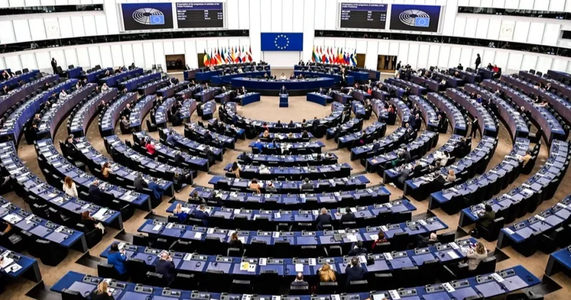Европарламент отменил иммунитет итальянского депутата из за скандала вокруг Huawei