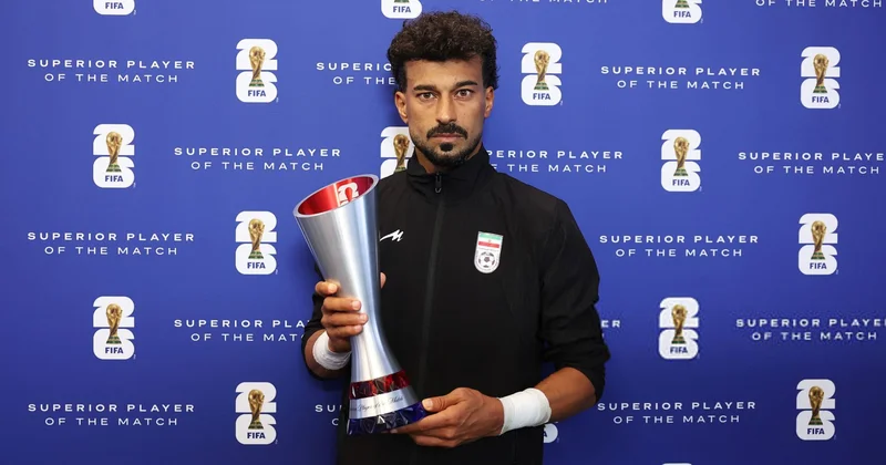 İranlı futbolçu FIFA dan mükafat qazandı