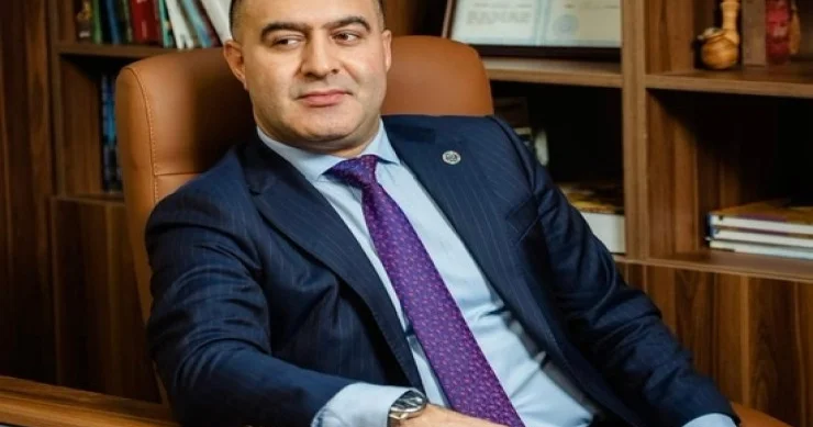 Məhkəmədən həbsdəki vəkil Adəm Məmmədov və qardaşı barəsində QƏRAR