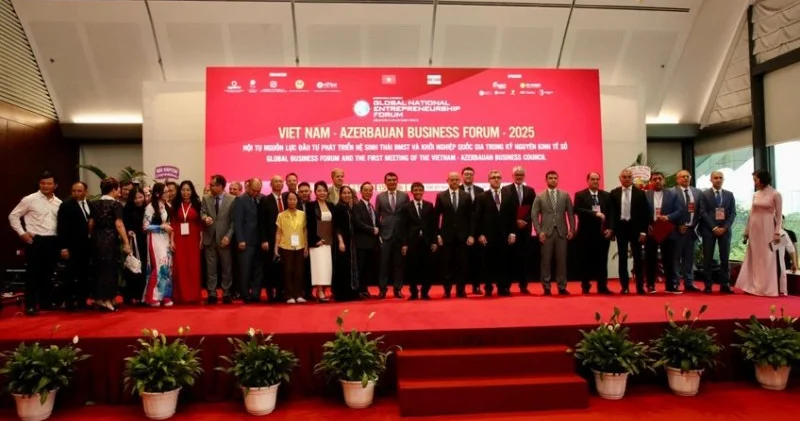 Azərbaycan Vyetnam ilə bərpa olunan enerji sahəsinə dair sənəd imzalayıb