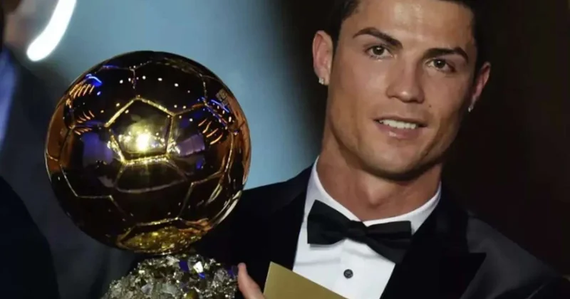 Ronaldo 2013 cü ildə qazandığı “Qızıl top”u satdı: Görün kim aldı FOTO