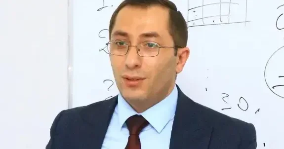 Hazırlığa fənn müəlliminin yanına getməyəndə bilərəkdən qiyməti aşağı yazırlar Elçin Əfəndi