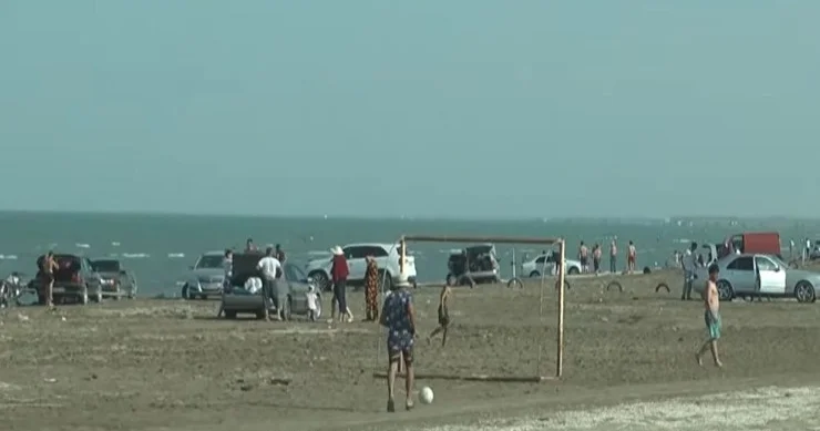 Çimməyə hamı bura ÜZ TUTUR: Xəzərin ən təmiz yerindən REPORTAJ
