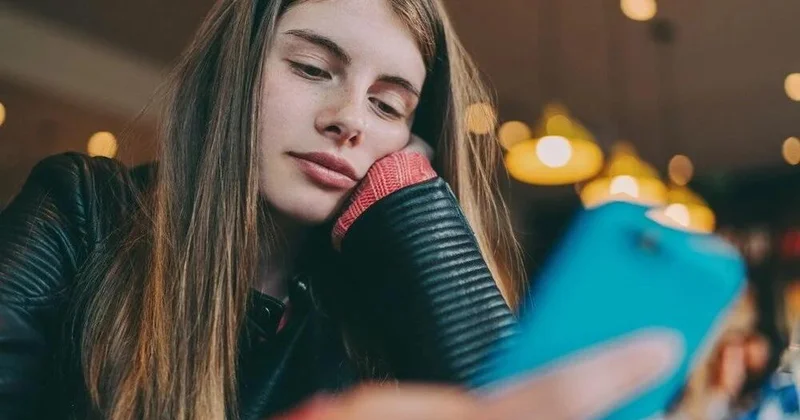 Z nəsli 35 yaşın artıq “yaşlılıq həddi” olduğunu düşünür SORĞU