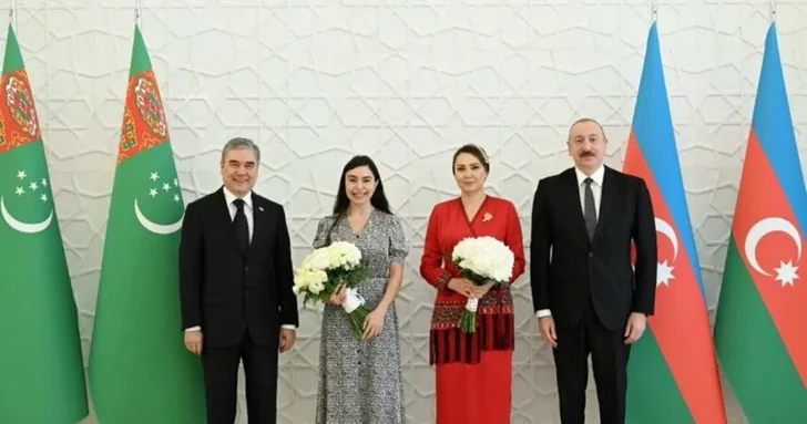 Лейла Алиева поделилась кадрами встречи с Огулджахан Атабаевой