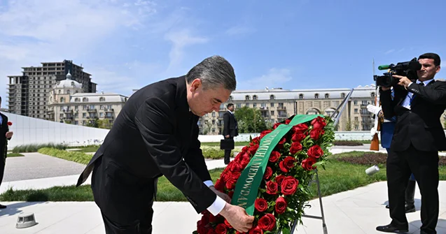Berdiməhəmmədov Bakıda Zəfər parkında Fotolar