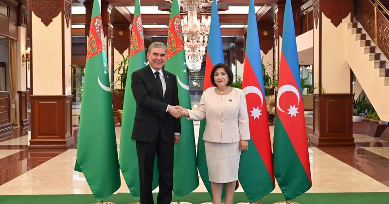 Sahibə Qafarova Qurbanqulu Berdiməhəmmədov ilə görüşüb