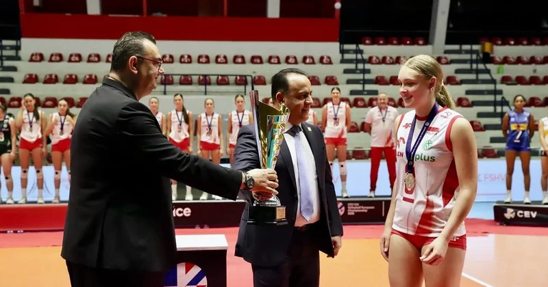AVF rəsmisi Avropa çempionatının final mərhələsində FOTO