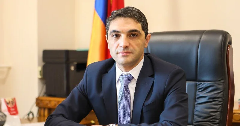 Ermənistanda nazir işdən çıxarılıb