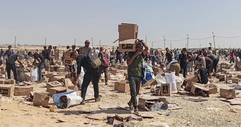 В секторе Газа в давке за гумпомощью погибли 20 человек