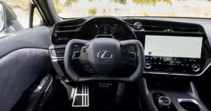 “Lexus”un təkərlə birbaşa əlaqəsi olmayan sükanı FOTO