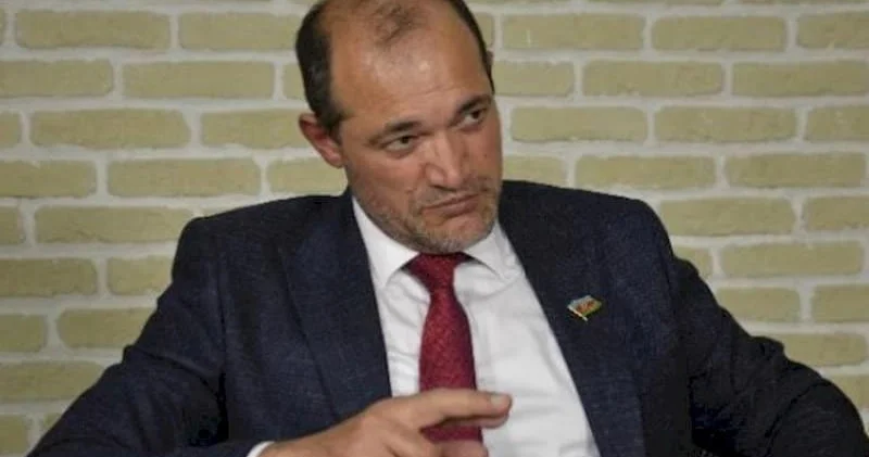 Deputat seçicisini məhkəməyə verib QALMAQAL