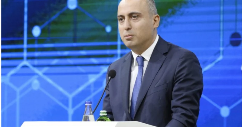 Müəllimdən Emin Əmrullayevlə bağlı SƏRT sözlər “O heç nəyi həll edə bilmir”